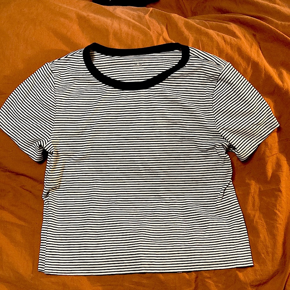 Old Navy black and white striped tee